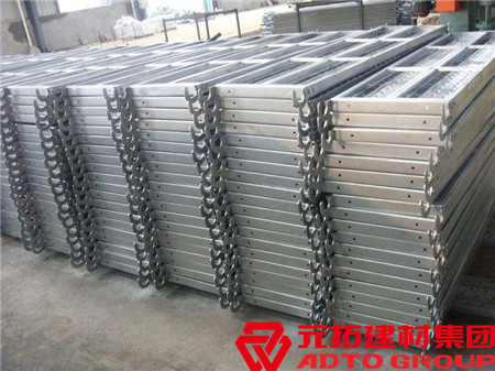 鋼跳板規(guī)格型號(hào)有幾種？鋼跳板生產(chǎn)廠家電話是多少？